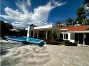 Casa de campo de alto standing de 5 dormitorios en... Casa de campo de alto standing de 5 dormitorios en...