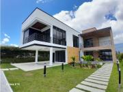 Casa de campo de alto standing de 5 dormitorios en venta...