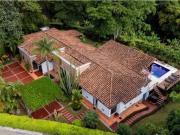 Casa de campo de alto standing de 5 dormitorios en venta...