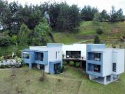 Casa de campo de alto standing de 5 dormitorios en venta...