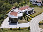 Casa de campo de alto standing de 5 dormitorios en venta...