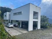 Casa de campo de alto standing de 5 dormitorios en venta...