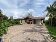 Casa de campo de alto standing de 5 dormitorios en venta...