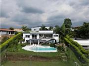 Casa de campo de alto standing de 5 dormitorios en venta...