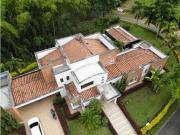 Casa de campo de alto standing de 5 dormitorios en venta...