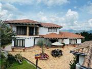 Casa de campo de alto standing de 5 dormitorios en venta...