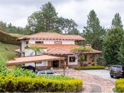 Casa de campo de alto standing de 5 dormitorios en venta...