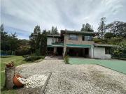 Casa de campo de alto standing de 5 dormitorios en venta...