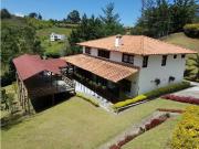 Casa de campo de alto standing de 5 dormitorios en venta...