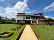 Casa de campo de alto standing de 6 dormitorios en venta...