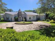 Casa de campo en forma de castillo de 6 ambientes