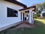 Casa de campo en Valle de Bravo con gran jard?n y 3...