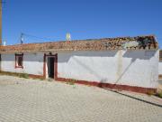 Casa de campo geminada tradicional para renovação,...