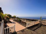 Casa de campo moderna con vistas al mar y a La...