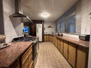 CASA DE CATEGORIA 4 DORMITORIOS BARRIO POETA LUGONES