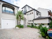 Casa de Categoría con Jacuzzi y Pileta en Castelar