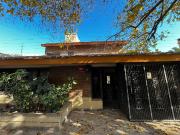 CASA DE CATEGORIA CONFORT Y POTENCIAL COMERCIAL