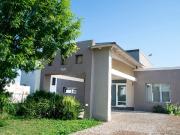 CASA DE CATEGORIA EN VENTA BARRIO LAS ROSAS V.NUEV