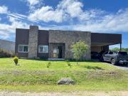 Casa de cinco ambientes en Barrio Medal Country Club Pilar