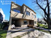 Casa de cinco ambientes en venta, Haras Maria Victoria