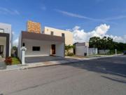 CASA DE CINCO RECAMARAS CON ALBERCA, DENTRO DE PRIVADA...