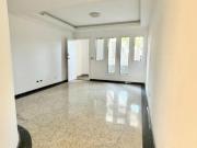 Casa de Condomínio 02 suítes, 02 vagas privativas, 117...