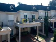 CASA DE CONDOMÍNIO 4 QUARTOS TOTALMENTE REFORMADO BOM...