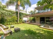 Casa de Condomínio 4 Suítes / Quartos 4 Vagas Venda / Compra