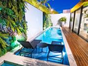 Casa de Condomínio à venda, 3 quartos, 3 suítes, 6...