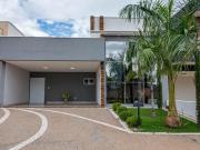 Casa de condomínio à venda bem climatizada e com 3...