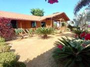 Casa de condomínio a venda com 04 quartos sendo 01 suíte...