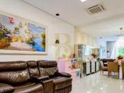 Casa de condomínio á venda com 270m², 4 quartos e 3...