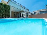 Casa de condomínio com 305 m², 4 quartos sendo 4 suítes...