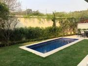 Casa de condomínio com 395 m², 3 quartos sendo 3 suítes...