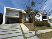 Casa de Condomínio com 3 Quartos, 371 m² aluguel por R$...