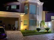 Casa de Condomínio com 3 Quartos à venda, 320 m² por R$...