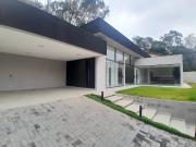 Casa de Condomínio com 3 Quartos e 4 banheiros à Venda,...