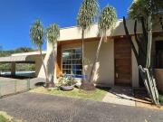 Casa de Condomínio com 3 Quartos e 4 banheiros à Venda,...