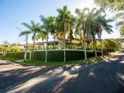 Casa de Condomínio com 3 Quartos e 5 banheiros à Venda,...