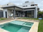 Casa de Condomínio com 3 Quartos e 5 banheiros à Venda,...
