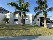Casa de Condomínio com 3 Quartos e 5 banheiros à Venda,...