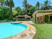 Casa de Condomínio com 3 Quartos e 6 banheiros à Venda,...