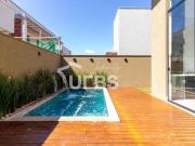 Casa de condomínio com 420m² de área total e 212m² de...