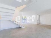 Casa de condomínio com 424.76 m², 4 quartos sendo 4...