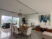 Casa de condomínio com 440 m², 4 quartos sendo 4 suítes...