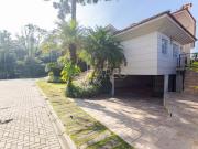 Casa de condomínio com 471.1 m², 4 quartos sendo 4...