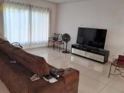 Casa de condomínio com 4 dormitórios, sendo 3 suítes à...