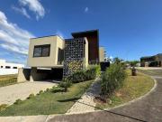 Casa de Condomínio com 4 Quarto, sendo 3 suítes à venda,...