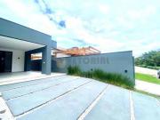 Casa de condomínio com 4 quartos, 220m², à venda em...