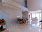 Casa de Condomínio com 4 Quartos 242m²